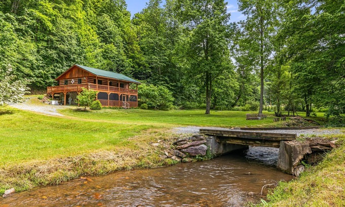 Mars Hill Cabin | Golfing and Skiing Access From This Amazing Cabin on A Stream