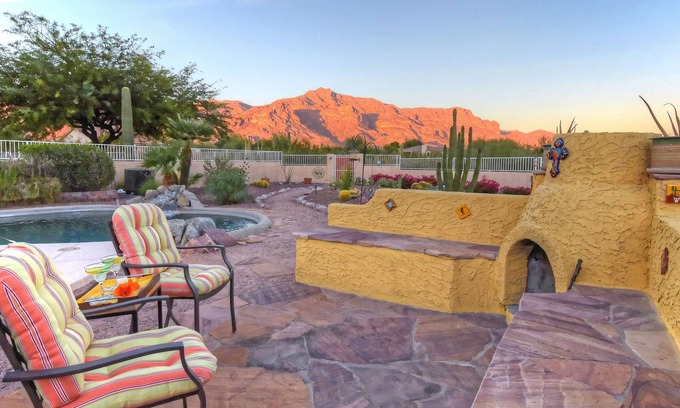Gold Canyon House | Golfing/Hiking Oasis: Mt VIEWS, Htd POOL, Spa, Putting Green, TVs All BRs