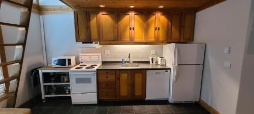 Whistler Creekside Apartment | Gondola Village by Whistler Premier