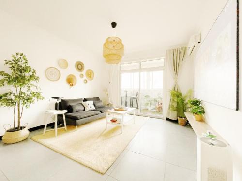 Weiyang Apartment | Gongxi Homestay Bell Tower Big Wild Goose Pagoda Tangcheng Terra Cotta Warriors6 metro away from Xian North Railway Station 3 minutes walk to Line 2 100 inch projection free trial service