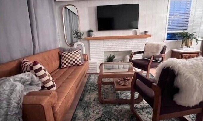 Vancouver South House | "Good Old Days: Retro Airbnb”