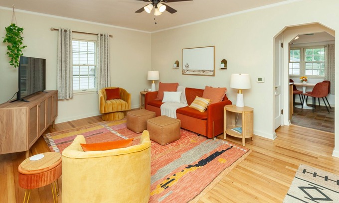 Des Moines House | Good Vibes 2 Bed Home Centrally Located on Quiet St.