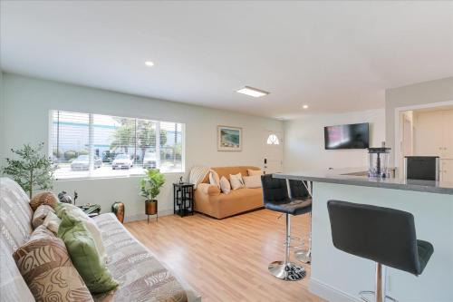 Goleta House | Goodland Blue House
