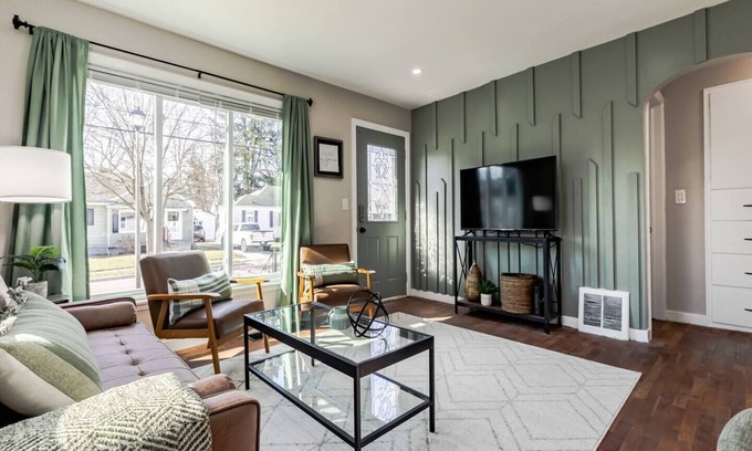 Lansing House | Goodrich Leisure 3 bed/1 bath