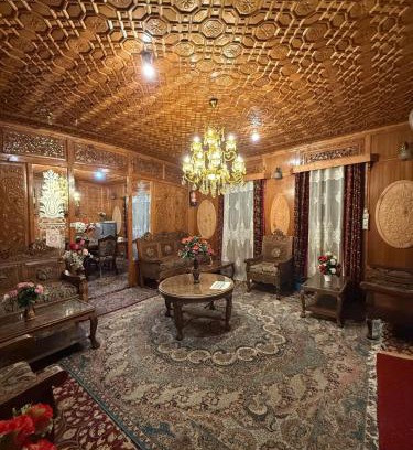 Dal Lake Boat Rental | Goona palace houseboats