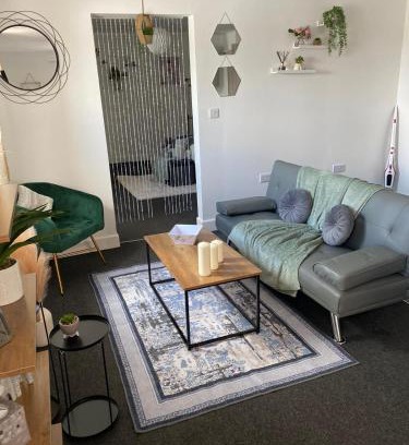 George Green Apartment | Gorgeous 1 Bedroom Apartment Near Heathrow