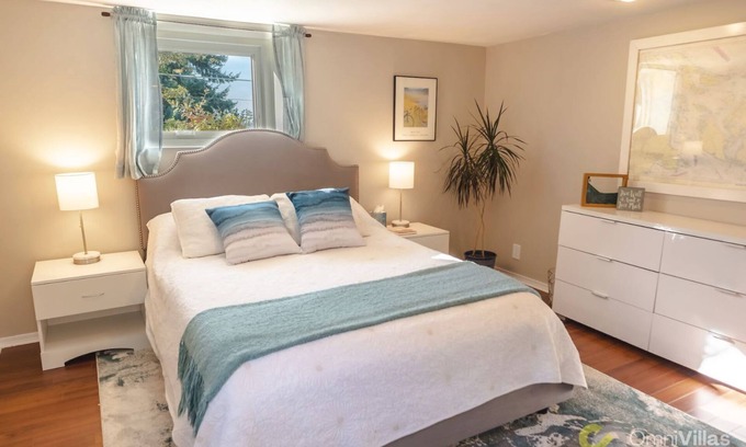 Phinney Ridge Apartment | Gorgeous 1 Bedroom Space Close to Woodland Park