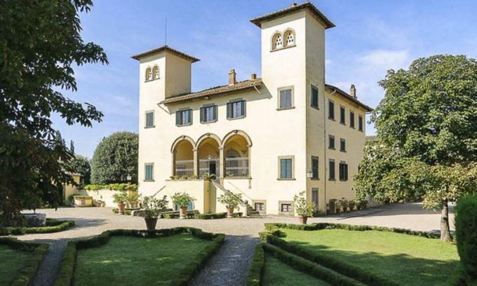 Montagnano Villa | Gorgeous 17th Century Medici Villa Heart of Tuscany w/Beautiful gardens & Pool