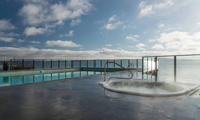 North Oyster Condo | Gorgeous 2 Bed Oceanfront Condo at Inn of the Sea