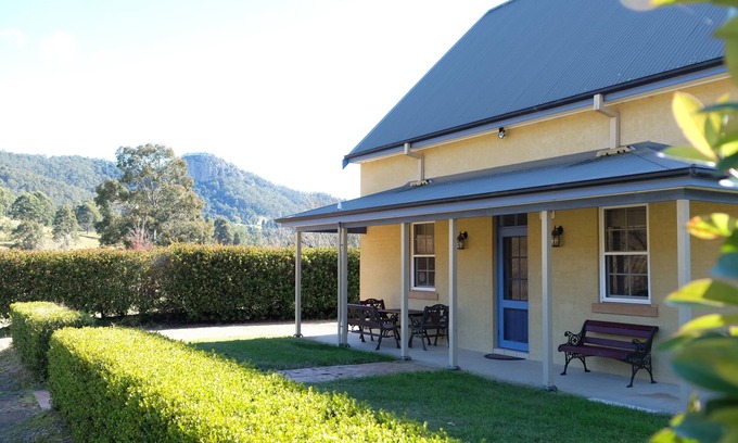 Mograni Cottage | Gorgeous 2 bedroom cottage set in a vineyard with valley views