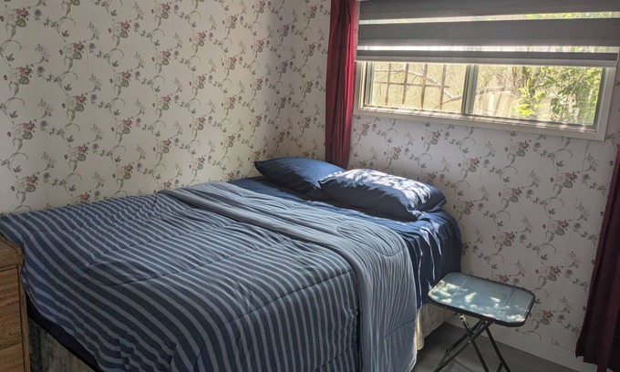 Northwest Calgary House | Gorgeous 3-bedroom house with AC and Hot tub for rent