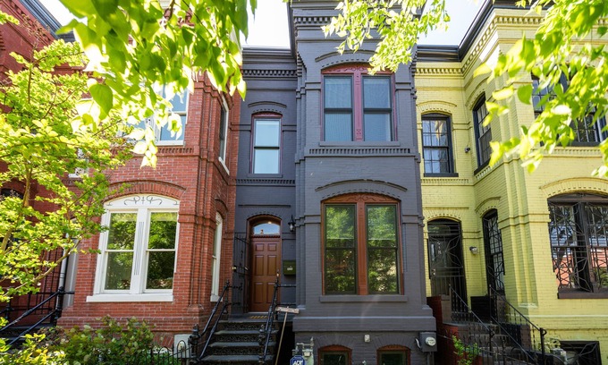 Shaw House | Gorgeous 4 BR/3.5 BA Rowhous U. Steet Area With All New Furnishings!!