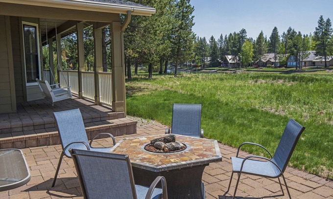 Three Rivers House | Gorgeous 5-Bedroom family friendly home with Hot Tub! Perfect for kids and pups!