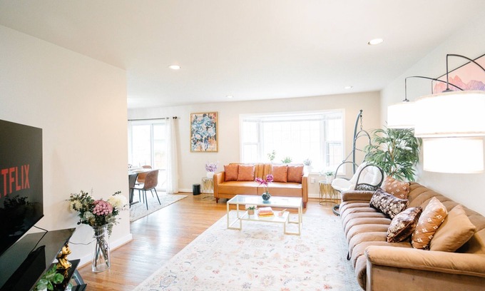 Oxon Hill House | Gorgeous 7BR/3BA Family Home in Maryland!