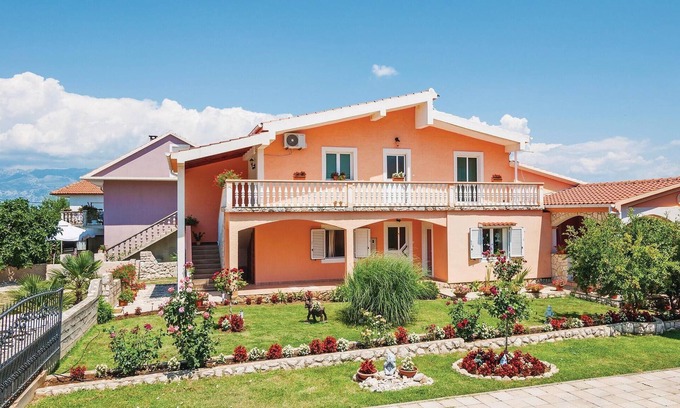 Podgradina Apartment | Gorgeous apartment in Podgradina