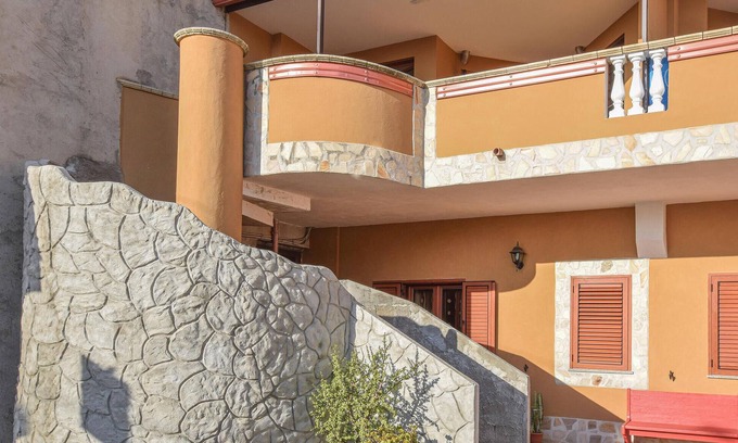 Limbadi Apartment | Gorgeous apartment in Limbadi with WiFi