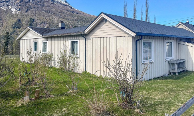 Nesset Apartment | Gorgeous apartment in Eresfjord