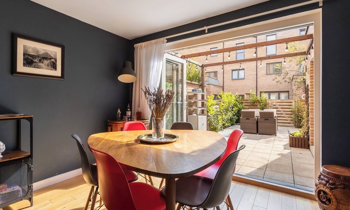 Gifford House | Gorgeous central 3 bed house - free parking & garden (15 min walk to Royal Mile)