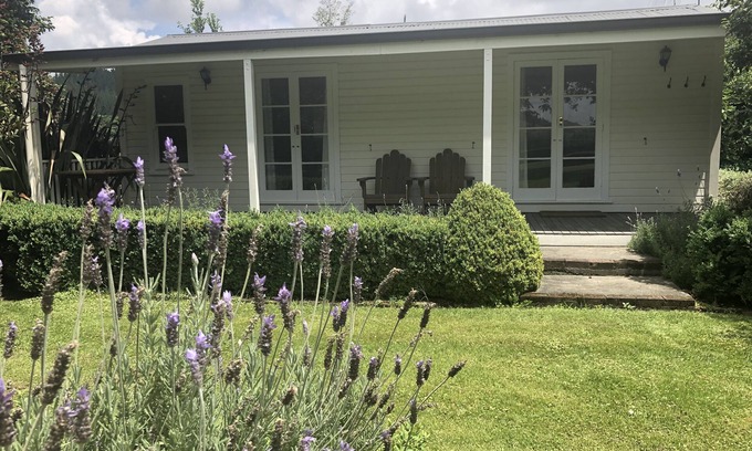 Puketapu House | Gorgeous cottage set in spacious rural Hawkes Bay garden