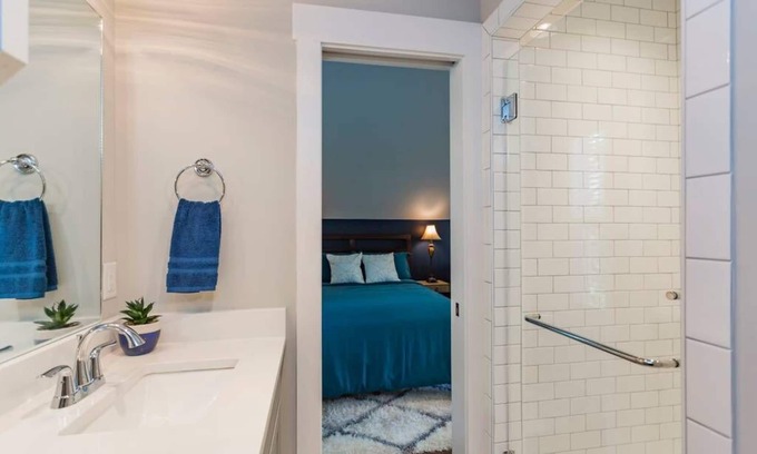 Buena Vista Apartment | Gorgeous Downtown Nashville Guest Loft with Vintage Vibes!