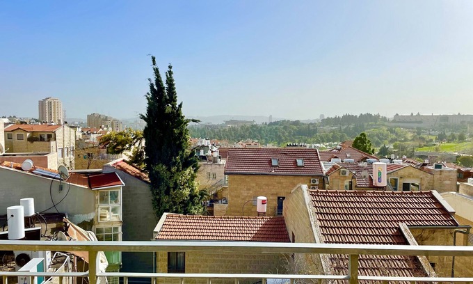 Nachlaot Apartment | Gorgeous duplex in heart of Jerusalem