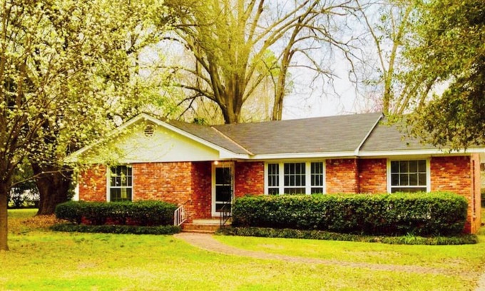 Monroe Cottage | Gorgeous Garden District Cottage