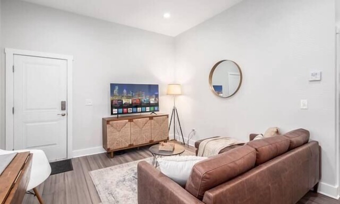 University District Apartment | Gorgeous Getaway -1BR- Columbus!