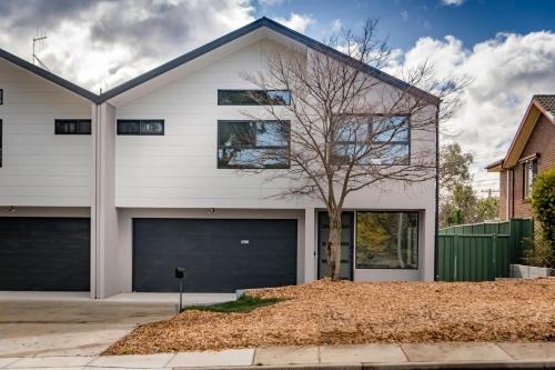 Hawker Apartment | Gorgeous Hawker Townhouse