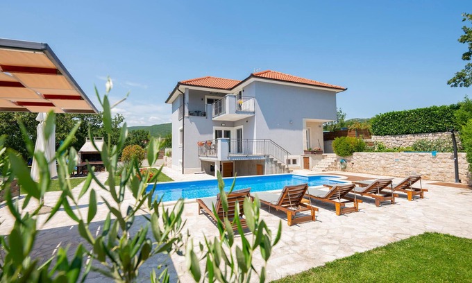 Central Dalmatia House | Gorgeous home in Blato na Cetini