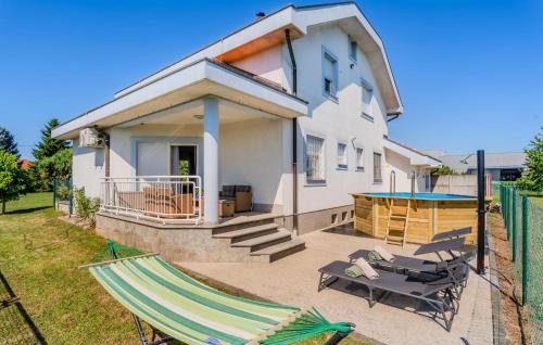 Novi Zagreb House | Gorgeous Home In Hrvatski Leskovac