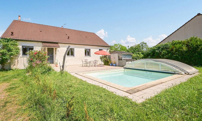 Briare House | Gorgeous home in Briare with sauna