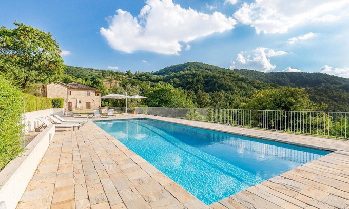 Valfabbrica House | Gorgeous home in Valfabbrica PG