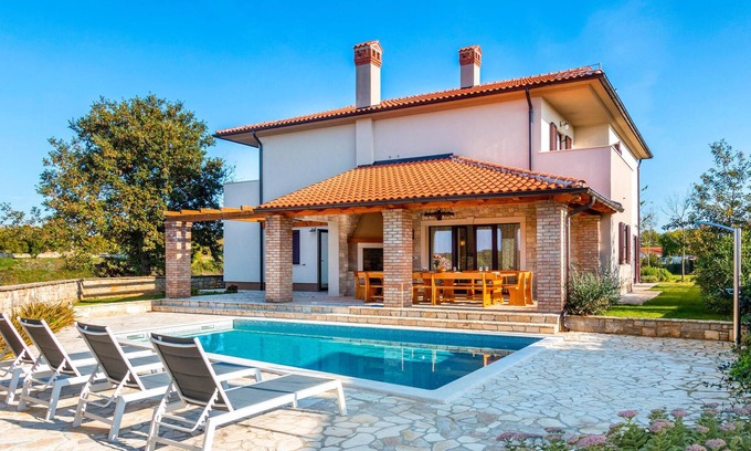 Krmed House | Gorgeous home in Krmed with WiFi