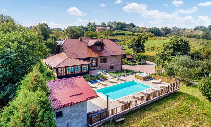Ludbreg House | Gorgeous home in Ludbreg with sauna