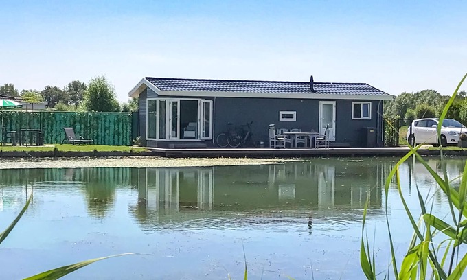 Molenschot House | Gorgeous home in Molenschot with WiFi