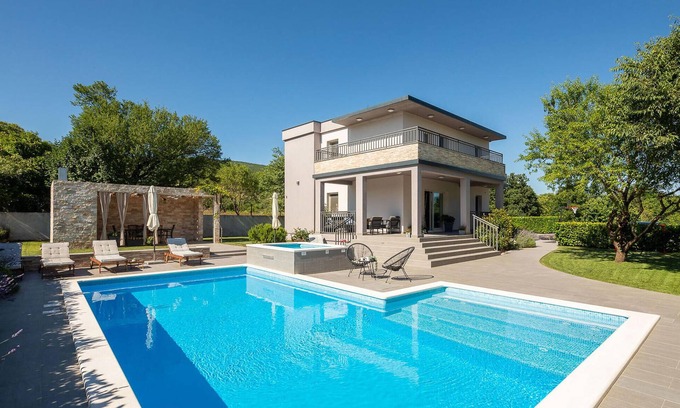 Dicmo House | Gorgeous home in Sicane