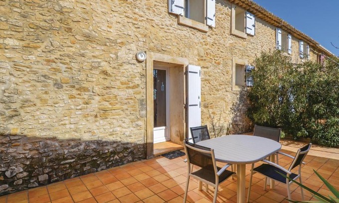 Venejan House | Gorgeous Home In Vénéjan With Kitchen