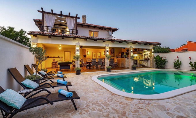 Zaton House | Gorgeous home in Zaton with WiFi