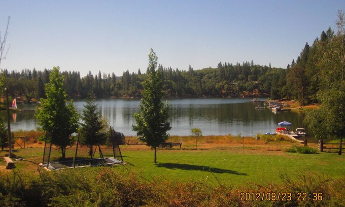 Auburn House | Gorgeous Lake Home On Private California Lake