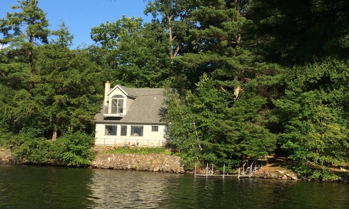 Hinesburg House | Gorgeous lakefront home close to Burlington!