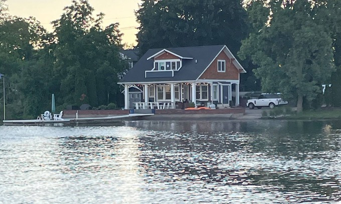 Whitmore Lake Cottage | Gorgeous Lakeside Retreat Minutes from Ann Arbor