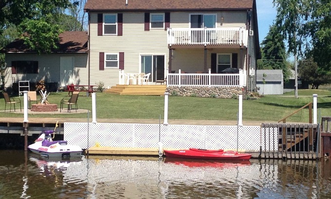 Au Gres House | Gorgeous Lakeside Vacation Home For Water Sports, Fishing, Boating and Hiking.