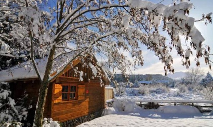 Ohakune Cottage | Gorgeous Log Cabin, Outdoor Bath & Mountain Views