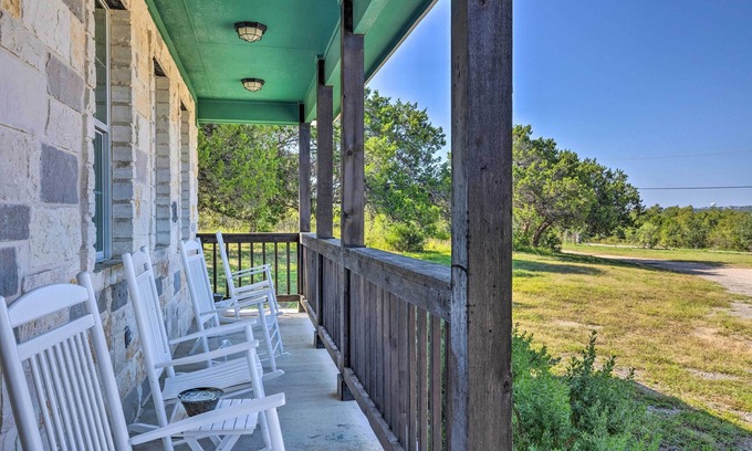 San Marcos House | Gorgeous Luxury Home With Hot Tub Just 3 Miles to Dtwn!