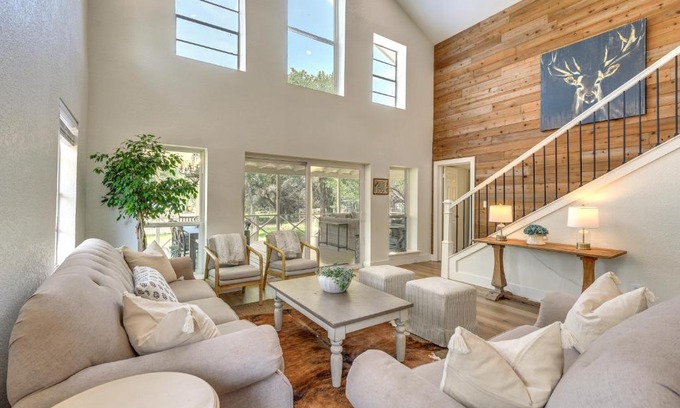 Palo Pinto House | Gorgeous Palo Pinto Home with Private Hot Tub!