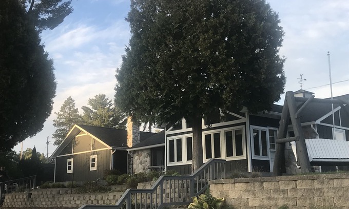 Newaygo Cottage | Gorgeous renovated cottage on Croton Pond