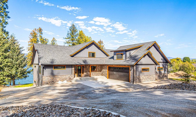 Priest River House | Gorgeous riverfront home with fireplace, fast WiFi, central AC, & washer/dryer
