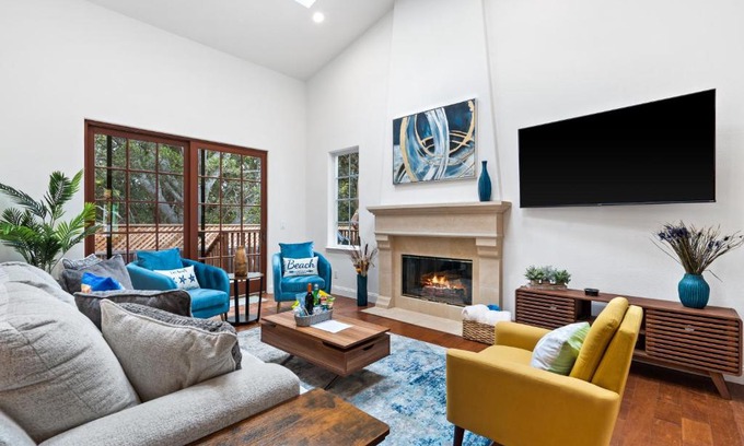 Eastside Santa Cruz Villa | Gorgeous Santa Cruz Villa - Modern Beachside Paradise with NEW Hot Tub & Fast Wi-Fi