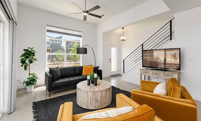 Old Town North House | Gorgeous Townhome steps from the Brewery District!