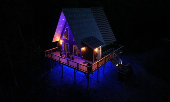 Pittsburg Cabin | Gorgeous Tree House - ON TRAIL
